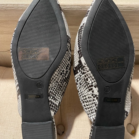 Slippers - Picture 3 of 3